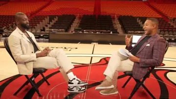 Zapatilla Zegna Triple Stitch Suede Slip-On en cocco usada por Craig Melvin como se ve en Today el 28 de octubre de 2024