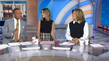 Cinq a Sept Mara Shakere Top en capas usado por Hoda Kotb como se ve en Today el 28 de octubre de 2024