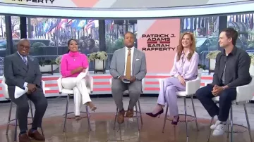 Suéter de cachemira de cuello alto Aqua usado por Sheinelle Jones como se ve en Today el 28 de octubre de 2024