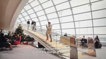 Les looks de Emily in Paris: Emily Cooper (Lily Collins) porte des cuissardes Christian Louboutin dans l'épisode 6 de la saison 4