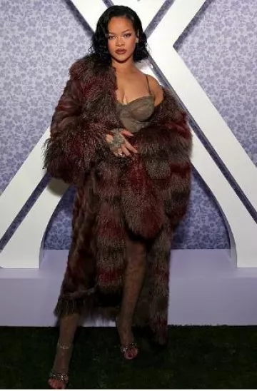 Corsé de encaje de camuflaje Savage x Fenty x Diesel Slip usado por Rihanna en la celebración de Savage x Fenty del debut de Lavish Lace el 10 de octubre de 2024