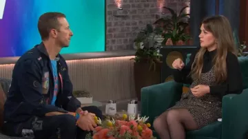 Cinq a Sept Florianna Confetti Tweed Mini Dress usado por Kelly Clarkson como se vio en The Kelly Clarkson Show el 18 de octubre de 2024