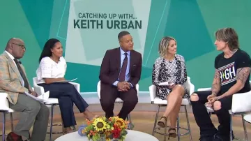 Cinq a Sept Azure Wide Leg Jeans usados por Sheinelle Jones como se ve en Today el 30 de octubre de 2024