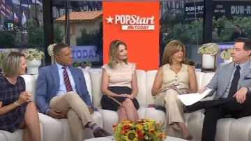 Jean Paul Gaultier Falda cruzada de mezclilla plisada deshilachada usada por Savannah Guthrie como se ve en Today el 1 de noviembre de 2024