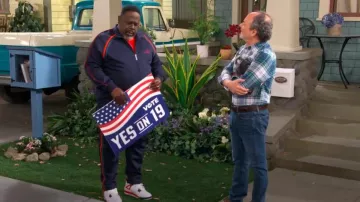 Sergio Tacchini Ghibli Chaqueta de chándal Archivio usada por Calvin Butler (Cedric the Entertainer) como se ve en The Neighborhood (T07E03)