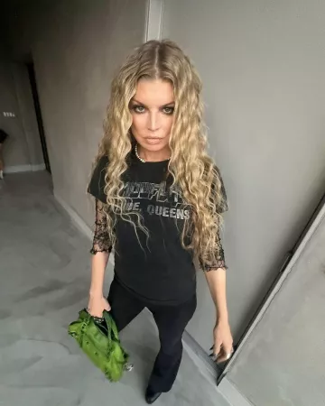 Botas de plataforma Saint Laurent Candy usadas por Fergie en su publicación de Instagram el 16 de octubre de 2024
