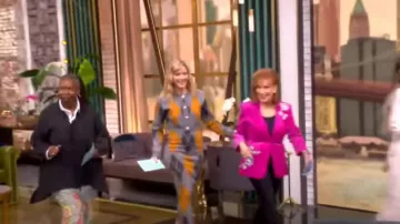 Jupe longue Ronny Kobo Callie portée par Sara Haines comme on le voit dans The View le 29 octobre 2024