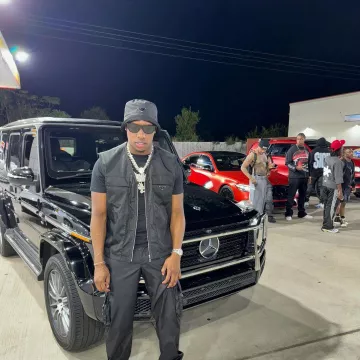 Chaleco cargo Prada Black Re Nylon usado por Rob49 en la cuenta de Instagram @rob49up