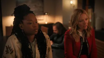 Scotch & Soda Have A Nice Day Festival Lunettes de soleil Print Camp Shirt porté par Izzy Letts (Jazz Raycole) comme on le voit dans The Lincoln Lawyer (S03E02)