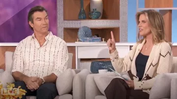 Camisa vaquera Levis Classic Standard Fit usada por Jerry O'Connell como se vio en The Talk el 24 de octubre de 2024