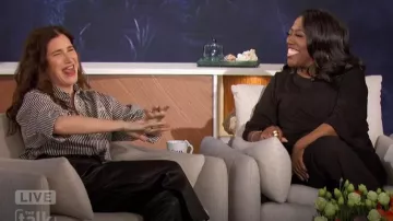 Camisa de Isabel Marant Fabriza usada por Kathryn Hahn como se ve en The Talk el 29 de octubre de 2024