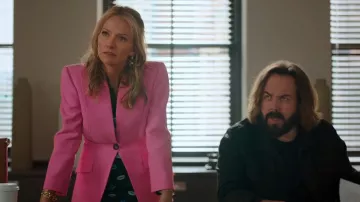 Blazer de Alexander McQueen usado por Lorna Crane (Becki Newton) como se ve en El abogado de Lincoln (T03E05)