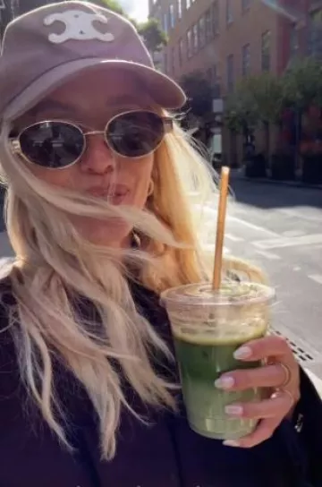 Celine Triomphe Metal 01 Sunglasses in Metal Rose Gold / Brown worn by Leonie Hanne on her Instagram Story on October 17, 2024