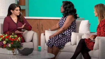 Vestido Staud Shoko en mezcla de Syrah usado por Mayan Lopez como se vio en The Talk el 30 de octubre de 2024