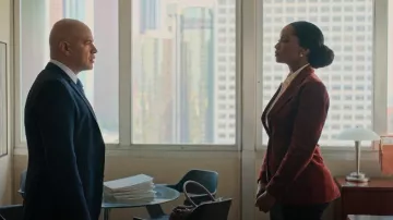 Derek Lam 10 Crosby Balton Velvet Jacket porté par Andrea Freeman (Yaya DaCosta) comme on le voit dans The Lincoln Lawyer (S03E06)