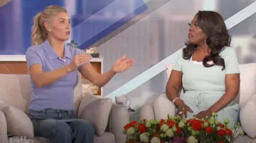 Vaqueros de pierna recta con puños desgastados por Amanda Kloots como se vio en The Talk el 1 de noviembre de 2024