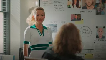 Mini-jupe en tricot Casablanca portée par Lorna Crane (Becki Newton) comme on le voit dans The Lincoln Lawyer (S03E07)