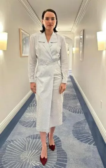 Vestido Giuliva Annabelle en jacquard de algodón usado por Daisy Ridley en Young Woman and the Sea Screening Q&A el 18 de octubre de 2024