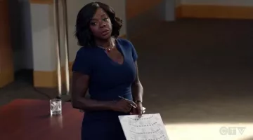 la robe d'An­na­lise Kea­ting (Viola Da­vis) dans How to Get Away with Mur­der