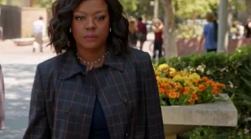 le manteau à carreaux d'An­na­lise Kea­ting (Viola Da­vis) dans How to Get Away with Mur­der