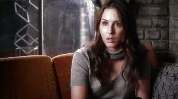 The sweat of Spencer Hastings (Troian Bellisario) in the Pretty Little Liars S4E24