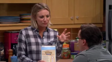 Almond Nut Thins crackers eaten by Penny (Kaley Cuoco) in The Big Bang Theory