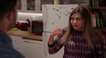 le pull de Mindy La­hiri (Mindy Ka­ling) dans The Mindy Pro­ject