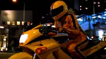 The yellow motorcycle Kawasaki ZZR 250 drive by Beatrix Kiddo, aka Black Mamba (Uma Thurman) in Kill Bill