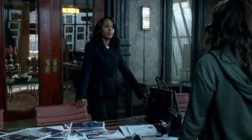 Olivia Pope (Kerry Washington) Alexander McQueen Coat en Scandal S5E1