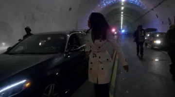 Olivia Pope (Kerry Washington) Burberry Coat in Scandal S5E1