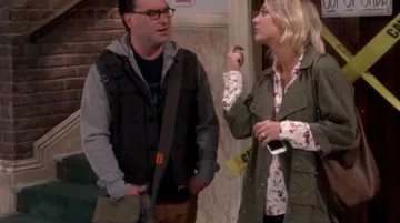 The blouse of Penny (Kaley Cuoco) in The Big Bang Theory S09E14