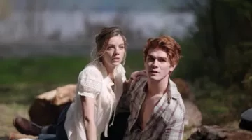 Camisa a cuadros rosa pálido de Archibald Andrews (K.J. Apa) en Riverdale S01E04