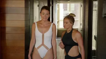 the one-piece bathing suit white Dress white Liza miller (Sutton Foster)in Younger