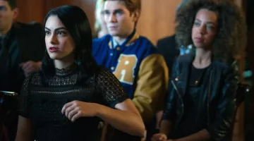 Vestido de Veronica Lodge (Camila Mendes) en Riverdale