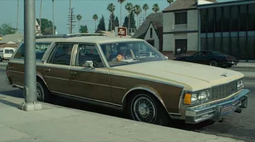 Chevrolet Caprice piloté par le T-800 (Arnold Schwarzenegger), comme on le voit dans Le Terminateur