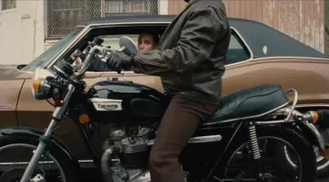 La Triumph Bonneville 750 en Strictly Criminal