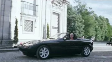 El BMW Z1 de Eva Cobo en Armadura de Dios II: Operación Cóndor