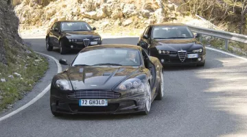 Aston Martin DBS V12 poussé par James Bond (Daniel Craig dans Quantum of Solace