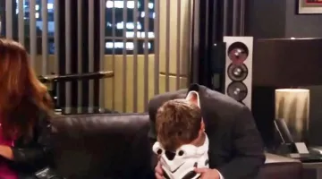 Phone B&O BeoCom 1401 with Barney Stinson (Neil Patrick Harris) in How I Met Your Mother