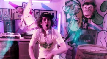 The headphones Samsung Level wireless white seen in Zoolander 2