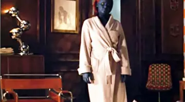 La silla de diseño vista detrás de Mystique (Jennifer Lawrence) en X-men al principio