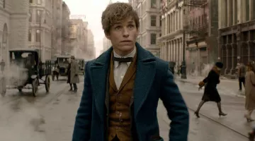 The complete outfit of Newt Scamander (Eddie Redmayne) in Fantastic Animals
