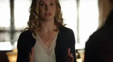 le haut de Caroline Forbes ( Candice Accola ) dans the vampire diaries