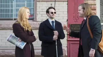 Charlie Cox's (Matt Murdock) red glasses in Daredevil