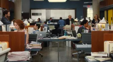 La chaise de bureau de Nikki (Vanessa Bayer) dans Crazy Amy