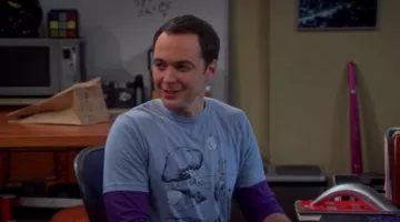 Le t-shirt bleu ciel "The Dreamer" de Sheldon Cooper (Jim Parsons) dans The big bang theory S08E19