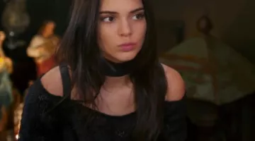 The cardigan of Kendall Jenner in Keeping Up With Kardashians