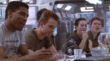 Le t-shirt "Peace Through Firepower" dans Aliens