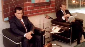 Le Corbusier LC2 Fauteuil comme on le voit dans Gordon Gekko la salle d'attente à Wall Street