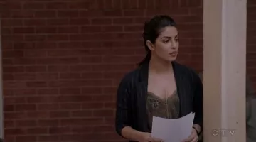 Le collier de Alex Parrish dans Quantico saison 2 épisode 10